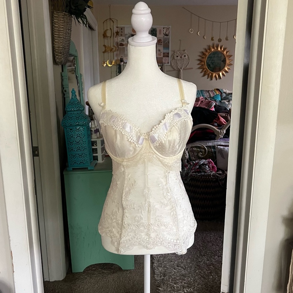 Vintage Women’s Corset 🤍🦢